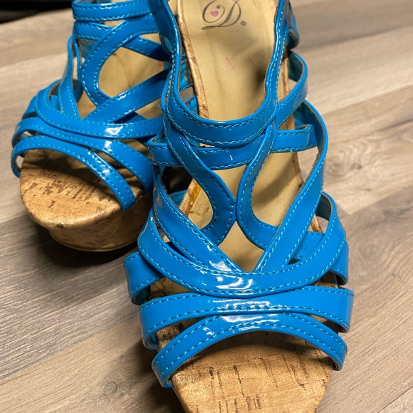 Fun and Sassy Blue Cork Wedges size 7 - Picture 3 of 4